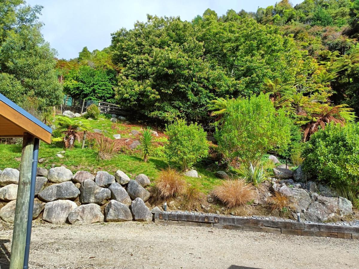 Riverstone Retreat Karamea Exteriör bild