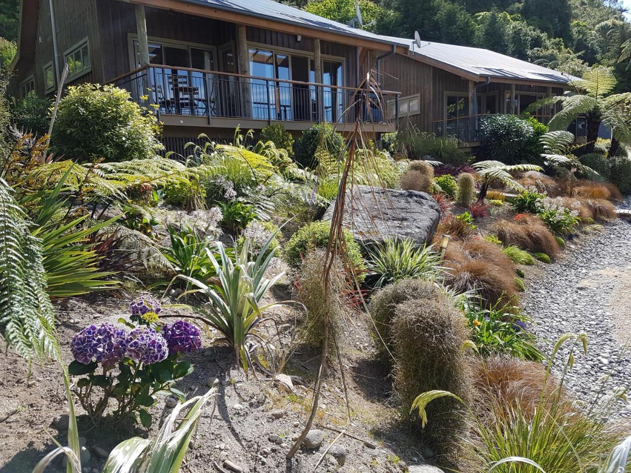 Riverstone Retreat Karamea Exteriör bild